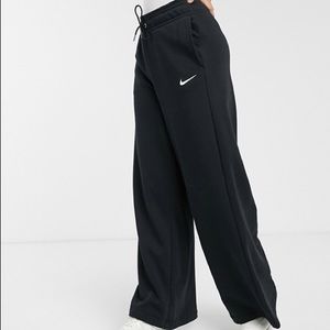 Black nike sweats